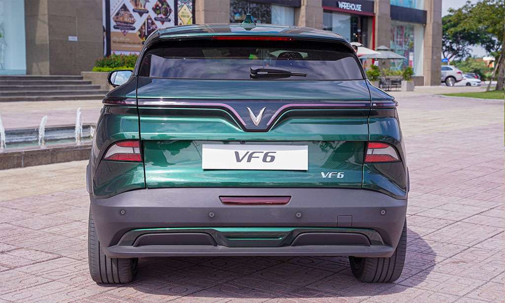 Duoi xe VF6