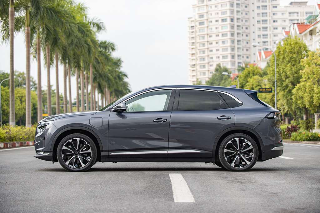 Thiet ke ngoai that xe dien Vinfast VF8 7